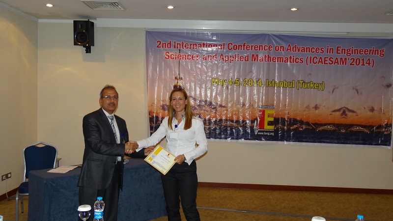 Carolina recibiendo el premio al mejor artículo de congreso en el “IIE International Conference on Advances in Engineering Sciences and Applied Mathematics